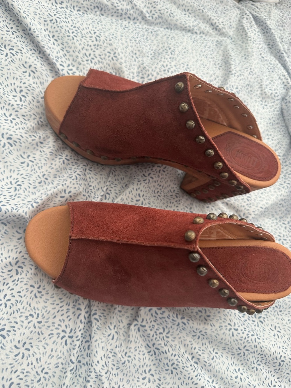 NEW Women's Burgundy Suede Studded Platform Mules- size 8.5 - Picture 7 of 7